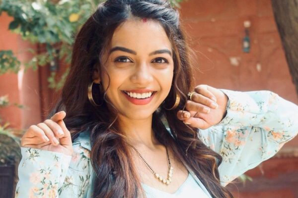 Tv Actress Simran Budharup, के साथ लालबागचा राजा पंडाल में बाउंसरों की बदसलूकी का वीडियो अभिनेत्री ने किया साझा किया Actress Simran Budharup